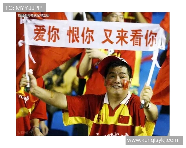 中国现役最帅足球明星盘点与魅力分析引发球迷热议