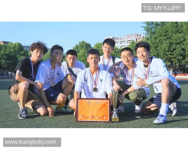 南京足球队在全国耐力排行榜中荣登第八名展现出色竞技状态与团队精神