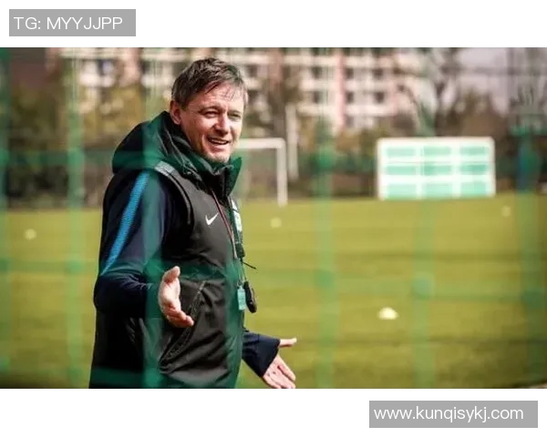 手机屏幕破裂的足球明星如何在逆境中重拾辉煌与激情