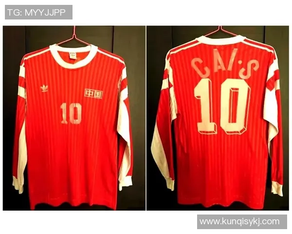 足球明星亲自赠送球衣给粉丝感动瞬间引发热烈反响